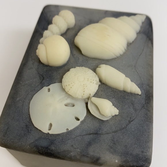 Shells and Stone Trinket Keepsakes Jewelry Box, Costal Beach Vibes Accessory - Picture 6 of 10